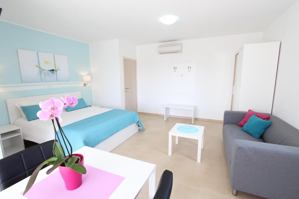 Studio Emanuel โรวีน ภายนอก รูปภาพ