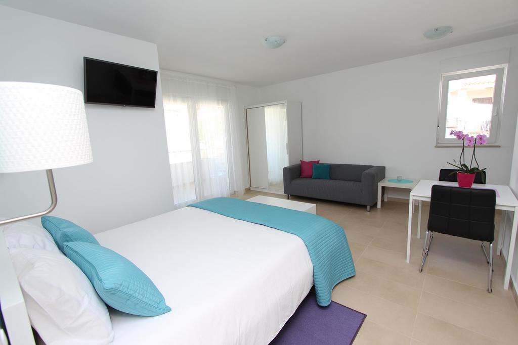 Studio Emanuel โรวีน ภายนอก รูปภาพ