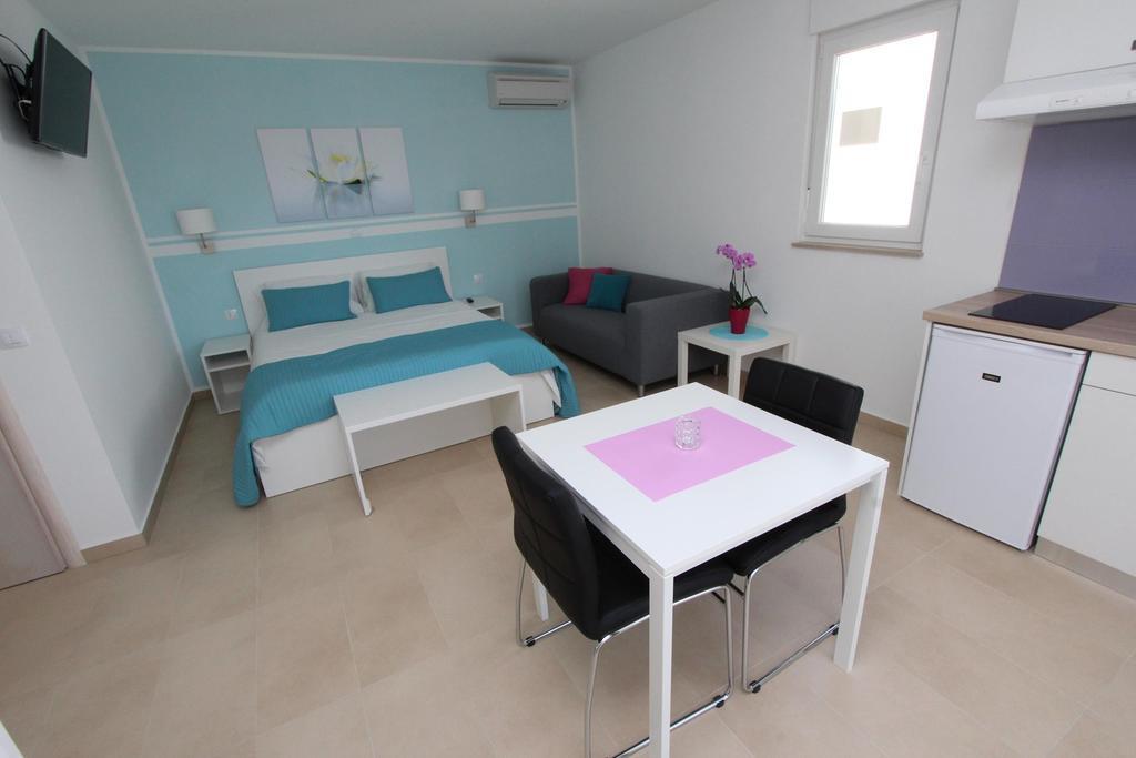 Studio Emanuel โรวีน ภายนอก รูปภาพ